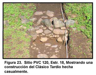 Figura 23. Sitio PVC 120, Estr. 18, Mostrando una construcción del Clásico Tardío hecha casualmente.